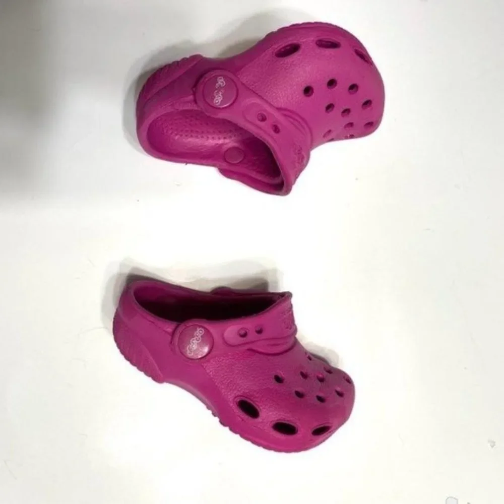 Crocs. Girl , slip on Clog rubber, Pink color size 4-5‎